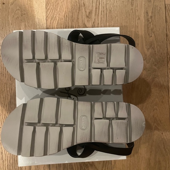 Lofina strappy platform sandals BNIB - Picture 4 of 5